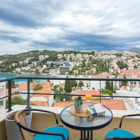 Julia With Balcony And Sea View Apartman *