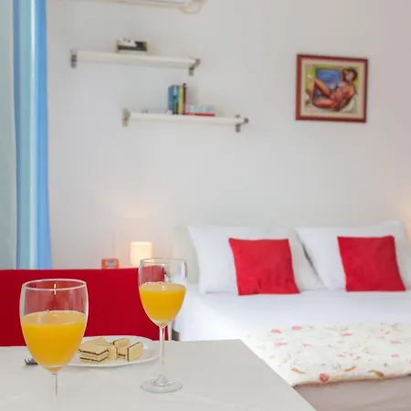Julia With Balcony And Sea View Apartman